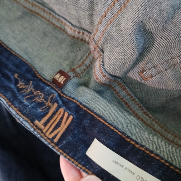 KUT From the Kloth Woman CARLO Ankle Skinny Raw Hem Plus Size Jeans Size: 18 - Picture 5 of 14
